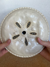 Load image into Gallery viewer, Heirloom 2 Piece Pie Pan w/ Lid
