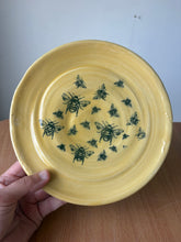 Load image into Gallery viewer, Bumblebee Serving Plate
