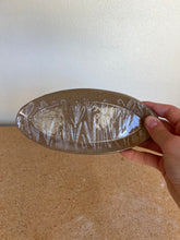 Load image into Gallery viewer, Dainty Flower Trinket Tray
