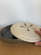 Load image into Gallery viewer, Heirloom 2 Piece Pie Pan w/ Lid
