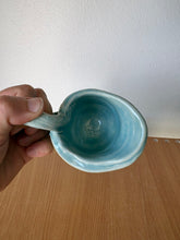 Load image into Gallery viewer, Blue Retro Floral Cream Pourer
